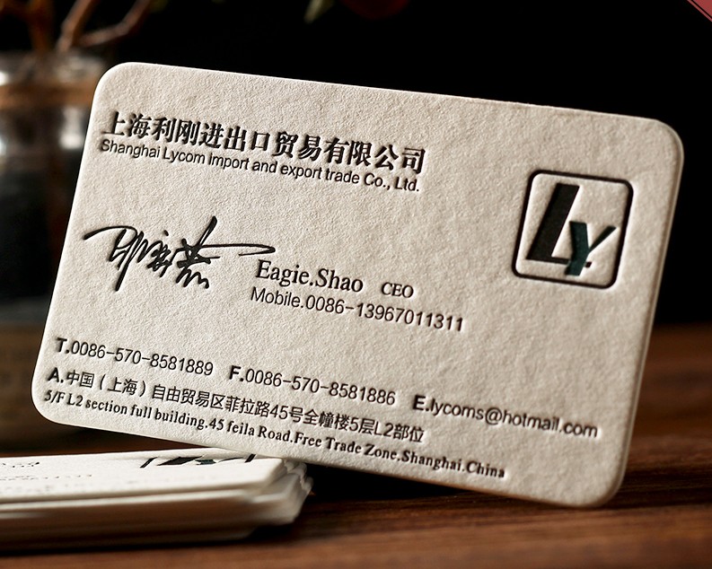 360克蒙特利卡，也是意大利進口的環保紙張，紙張本身一共有兩個色，一個是白色，一個是棕黃色